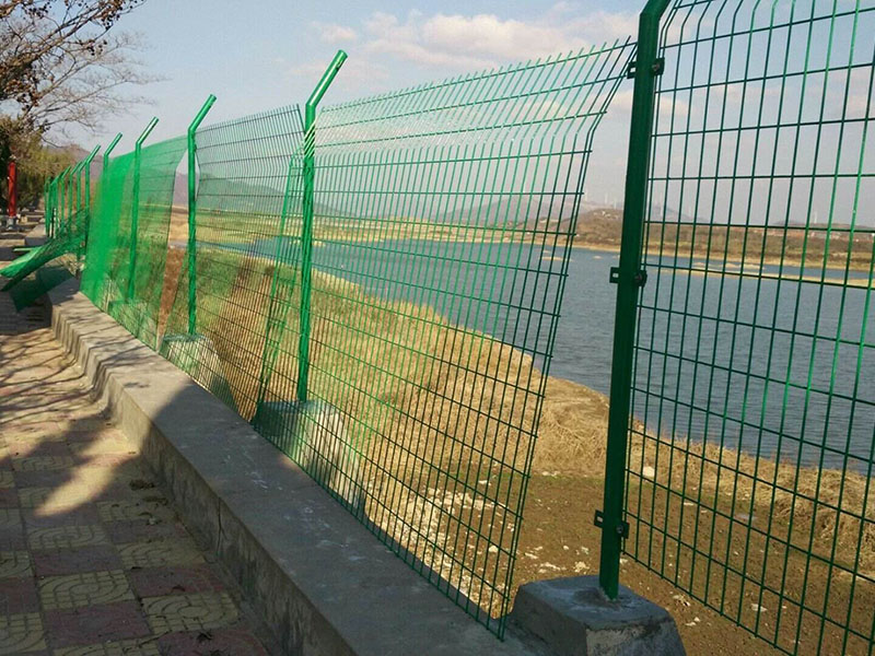 圈地護欄